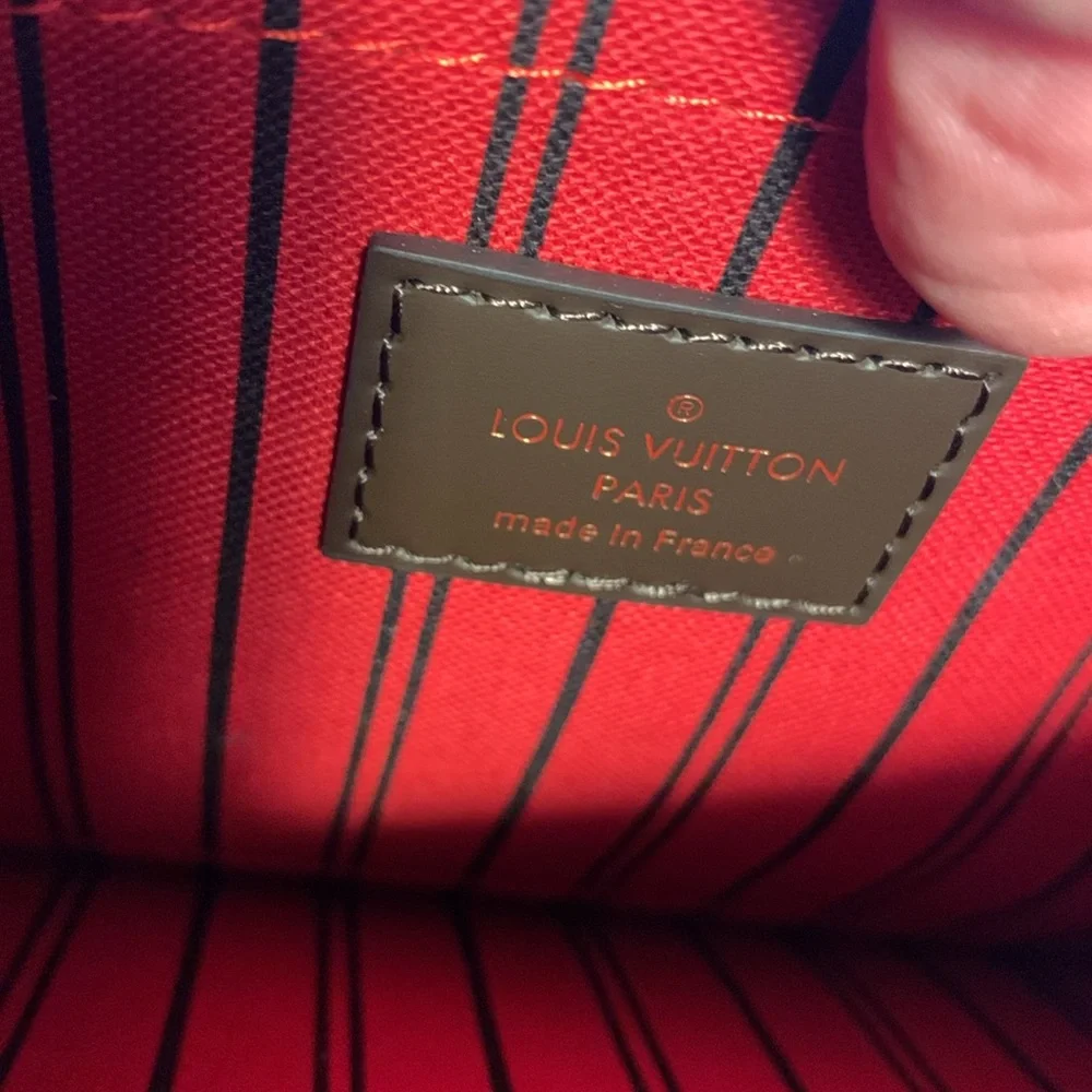 Louis Vuitton pouch - Picture 8 of 11